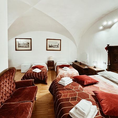 Residenza Tritone Luxury Guest House Trevi Fountain Rom Eksteriør billede