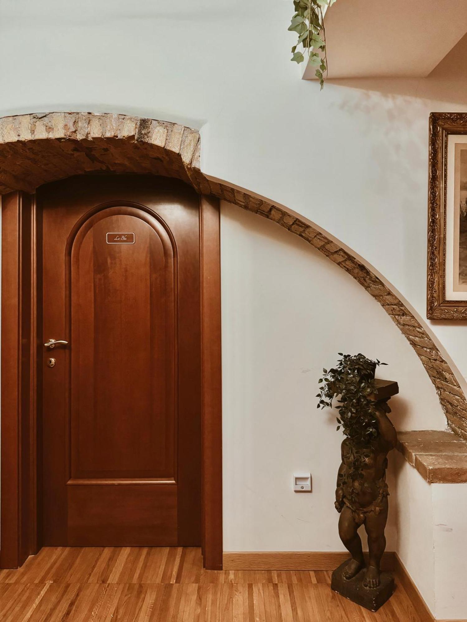 Residenza Tritone Luxury Guest House Trevi Fountain Rom Eksteriør billede