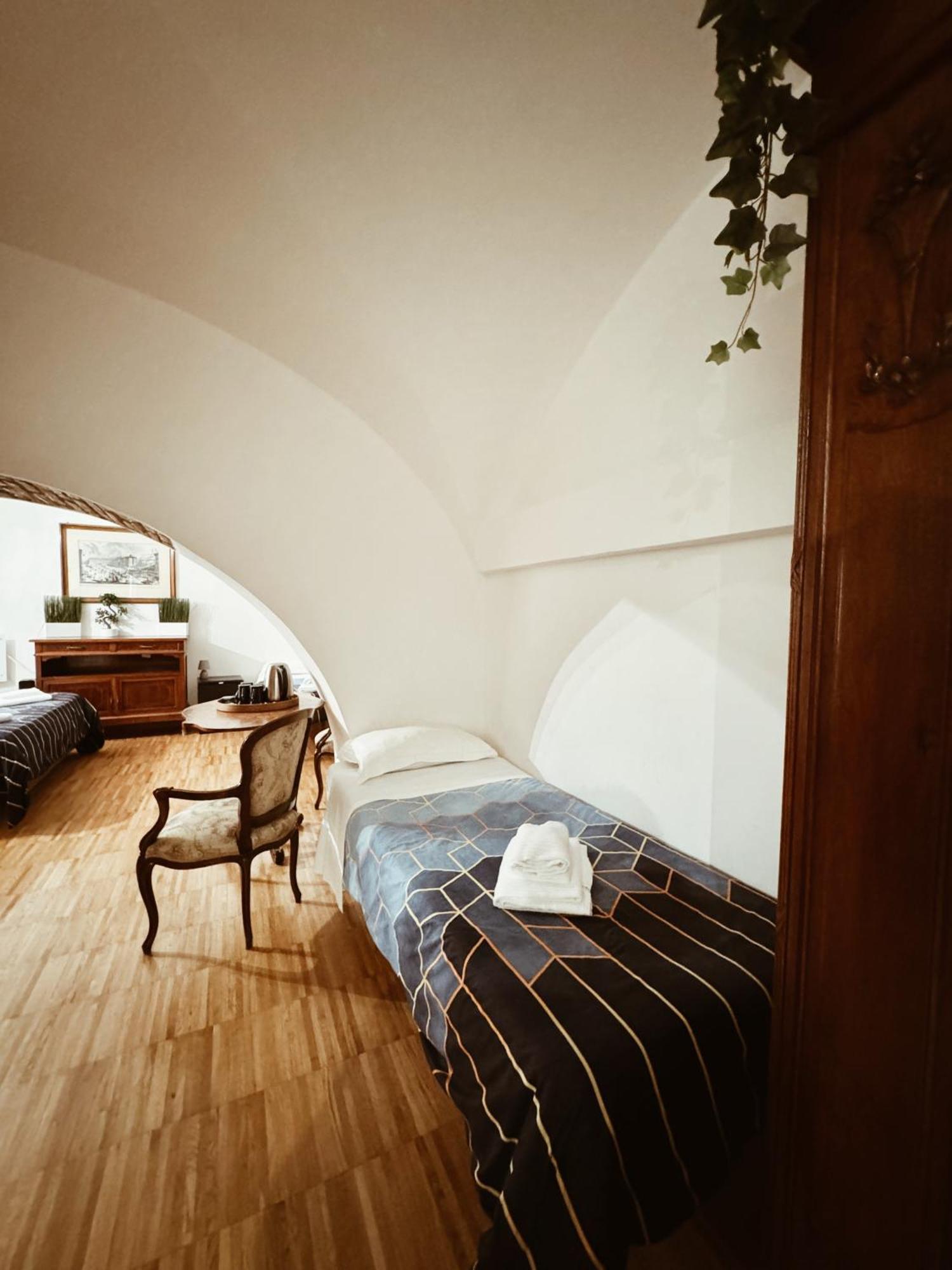 Residenza Tritone Luxury Guest House Trevi Fountain Rom Eksteriør billede